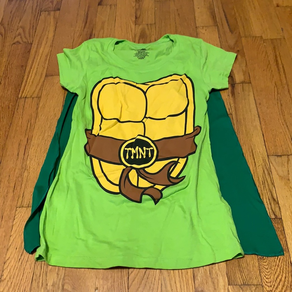 NWOT TMNT tee with detachable cape